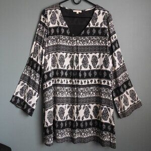 Hem & Thread Size Large Tunic Boho Style Black & White Paisley Design